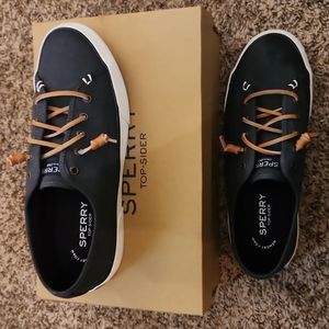 Sperry Top Siders in Navy. Size 8